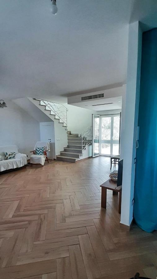 Villa Panoramica Con Giardino